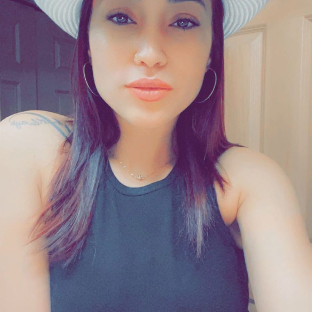 Meet your Posher, Yanali